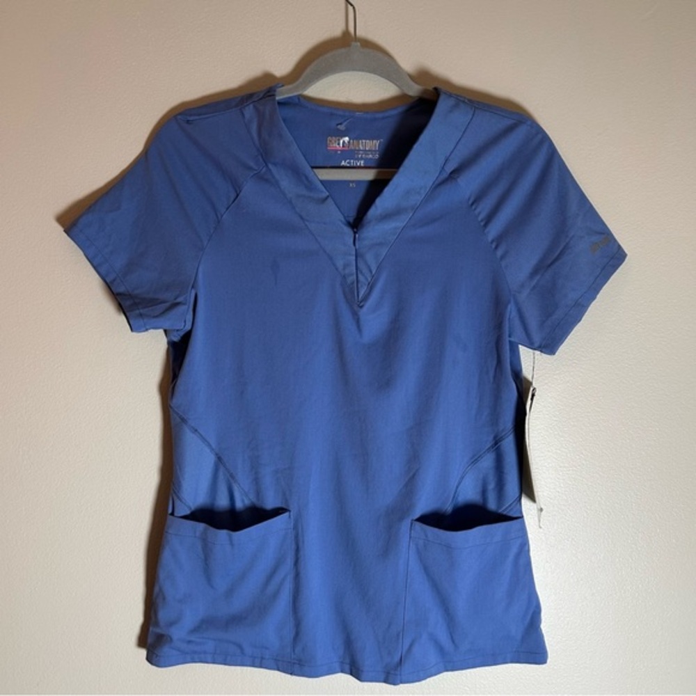 NWT Grey’s anatomy Barco active scrub top, blue, size XS